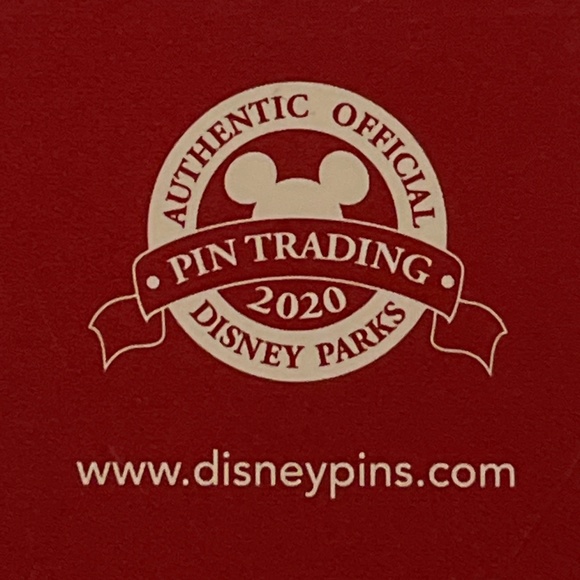 NWT Disney Parks It’s A Small World Holiday LE Trading Pin w/moving clock Carded - Picture 4 of 4